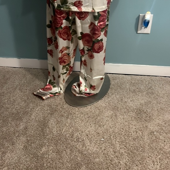 Oscar de la Renta pink label 100% polyester, sleepwear shirt/pants floral print - Picture 9 of 14